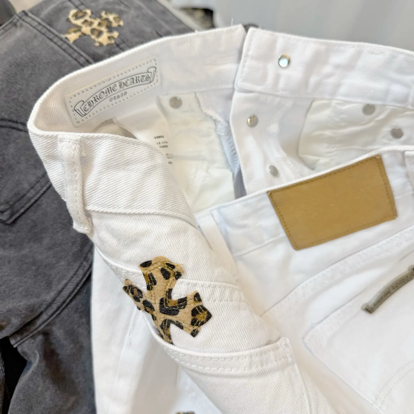 P260 Style number: D308 Chrome Hearts white striped jeans SIZE #28 30 32 34